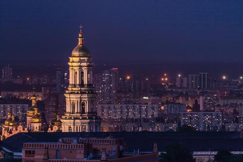 Украинские журналисты заявили, что в Киеве и Буче слышны взрывы