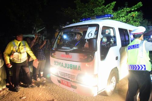 В Индонезии автомобиль с российскими туристами упал в овраг глубиной 25 метров