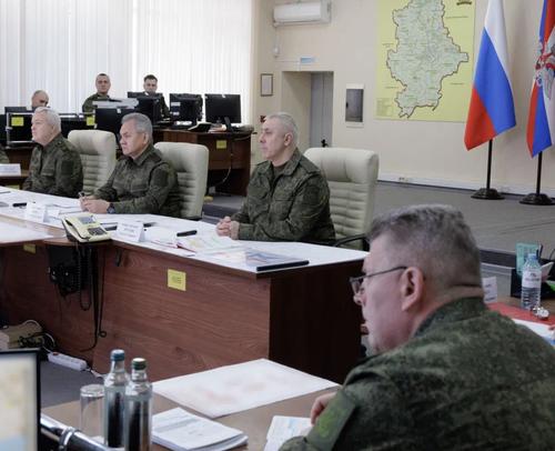 Шойгу проинспектировал российскую группировку войск в зоне СВО