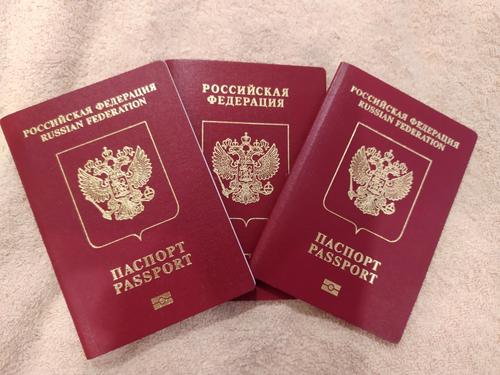 В Адыгее жителям Херсонской области вручили российские паспорта