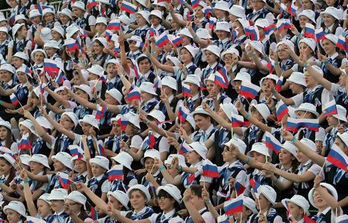 Российская молодёжь хочет жить богато и спокойно