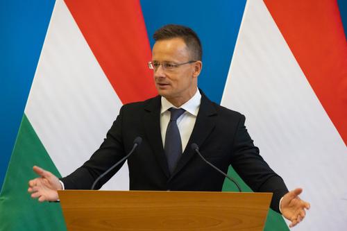 Глава МИД Венгрии Сийярто: международная политика должна выйти на почву взаимоуважения 