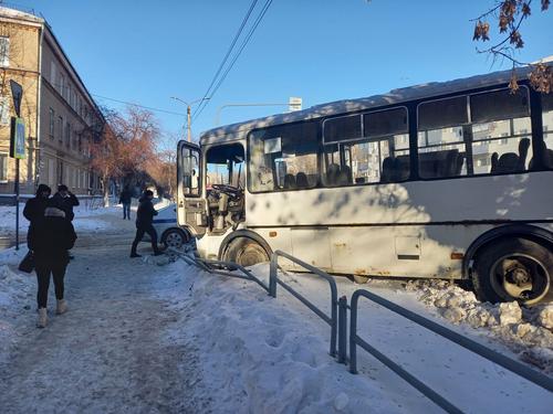 В Челябинске водителя маршрутки, насмерть сбившего пенсионерку, взяли под стражу