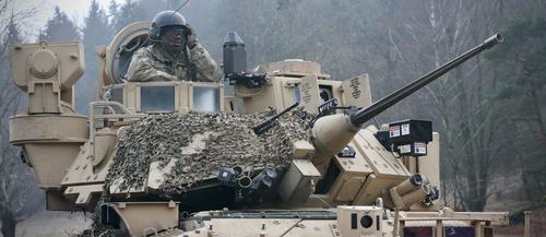 Представитель Пентагона заявил, что США рассчитывают доставить БМП Bradley на Украину в течение ближайших недель