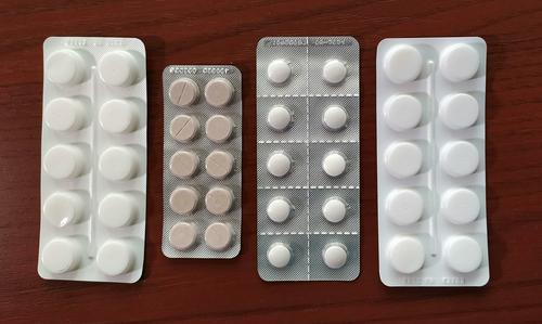 В Росздравнадзоре опровергли сообщения о дефиците антибиотиков: поставки и выпуск продолжаются, в аптеках препараты есть