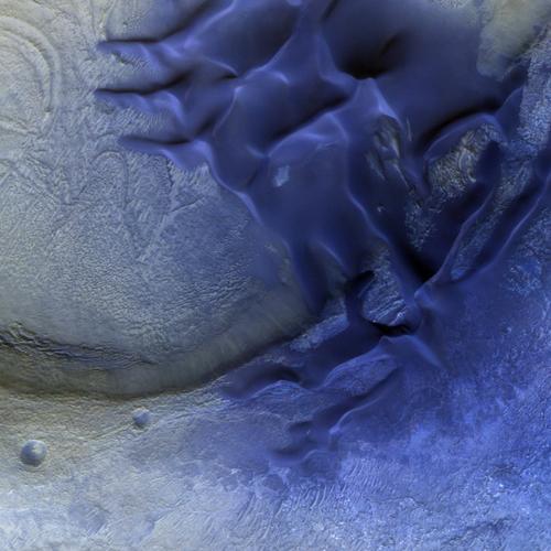 Крупные залежи плагиоклазного полевого шпата найдены в стенах Долины Маринерис на Марсе