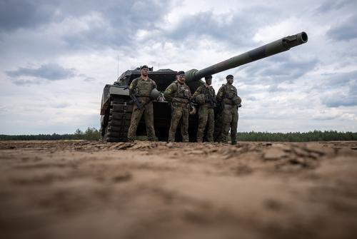 Глава Минобороны ФРГ Писториус заявил, что танки Leopard могут прибыть на Украину в конце марта