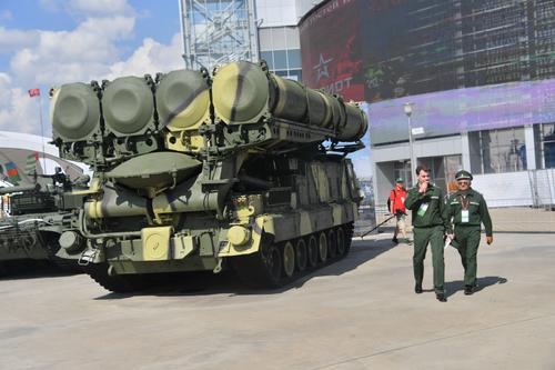 Минобороны: российская ПВО за сутки перехватила семь реактивных снарядов и сбила одну ракету HARM