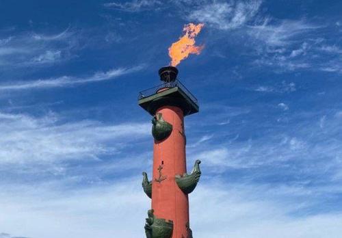 В Петербурге зажгут факелы Ростральных колонн 27 января