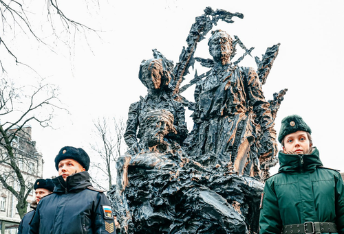 Скульптурная композиция в память о блокадных медиках появилась в Петербурге