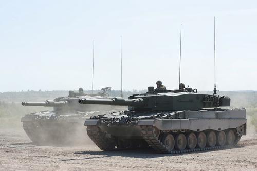 Посол Киева во Франции Омельченко: страны Запада пообещали поставить Украине 321 танк