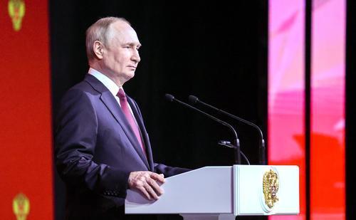 Источник сообщил РИА Новости, что послание Путина Федеральному собранию может состояться 20-21 февраля