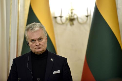 Президент Литвы Науседа: Западу нужно пересечь красную линию и передать истребители Украине