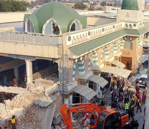 Количество погибших при взрыве в мечети в Пакистане достигло ста