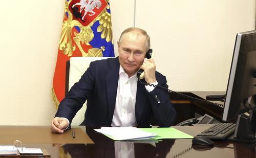 Путин и президент Алжира Теббун в ходе телефонного разговора обсудили совместную работу на рынках энергоносителей