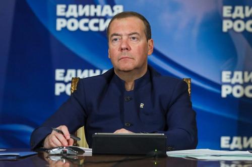 Медведев заявил, что «несостоявшемуся государству» Украине не помогут истребители, о которых просит «лохматый журналист» Джонсон