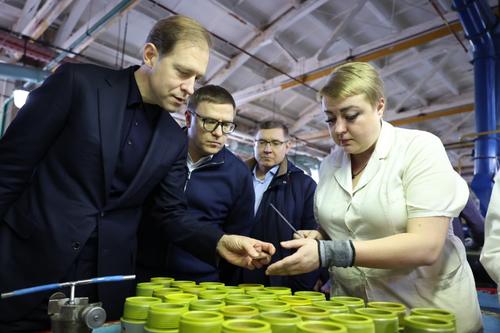 Денис Мантуров посетил предприятия Южного Урала, выпускающие продукцию ОПК