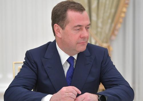 Медведев: США могли бы «щелчком пальца» завершить спровоцированный ими конфликт на Украине, но не заинтересованы в этом