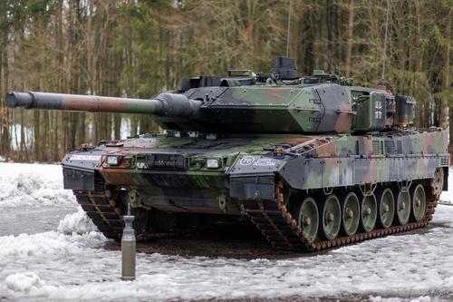 Министр обороны Канады Ананд: первый боевой танк Leopard 2 покинул страну и находится на пути в Киев  