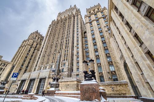 Посольство США в Москве получило ноту с требованием прекратить вмешательство во внутренние дела России