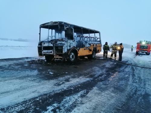 На трассе в Челябинской области дотла выгорел школьный автобус