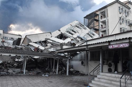 Количество жертв землетрясения в Турции увеличилось до 5 434