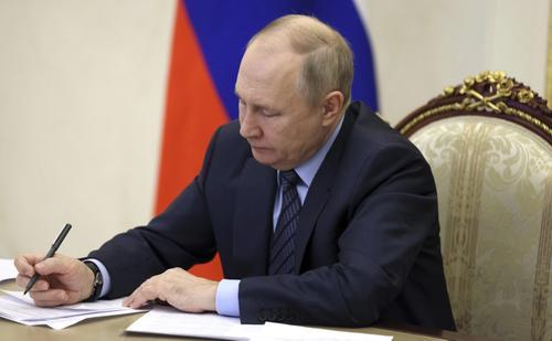 Путин на год продлил срок государственной службы двум замглавы МИД России Богданову и Грушко