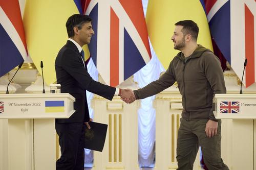 Зеленский в среду прибудет в Британию с визитом, встретится с премьером Сунаком и украинскими военными, проходящими подготовку