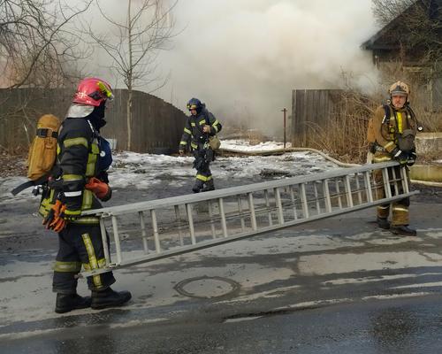 В результате взрыва газа в пятиэтажке в Новосибирске обрушились два подъезда, погибли два человека