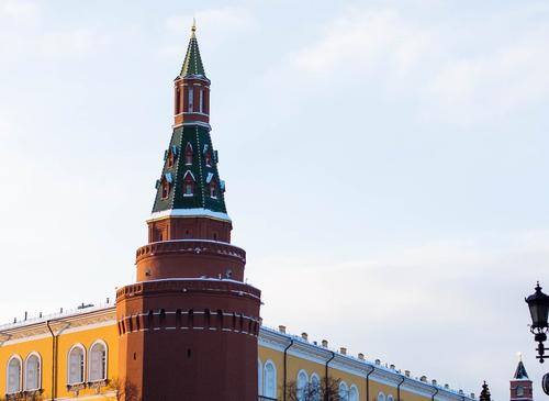 Песков: в Кремле не считают проблемой для Путина возможное лишение его ордена Почетного легиона