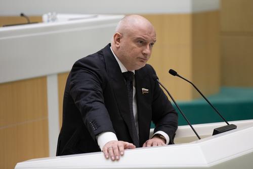 Российский сенатор Клишас назвал власти Украины военными преступниками, применяющими на поле боя химическое оружие 