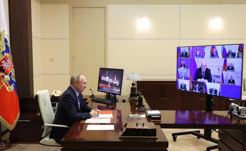 Путин провел оперативное совещание с постоянными членами Совета Безопасности