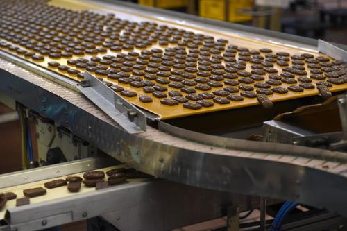 В США рабочие на кондитерской фабрике чуть не утонули в шоколаде