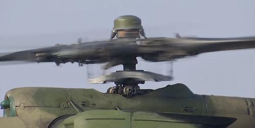 Российские боевые вертолёты в разомкнутом боевом порядке атаковали КП и технику противника  
