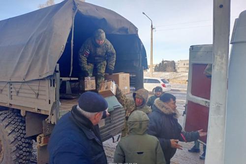 Из Хабаровского края в зону спецоперации передали рыбу и красную икру