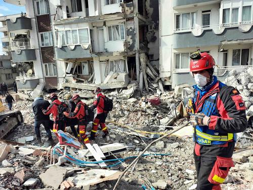 МЧС РФ: российские спасатели вернулись в Москву по завершении поисково-спасательной операции в Сирии
