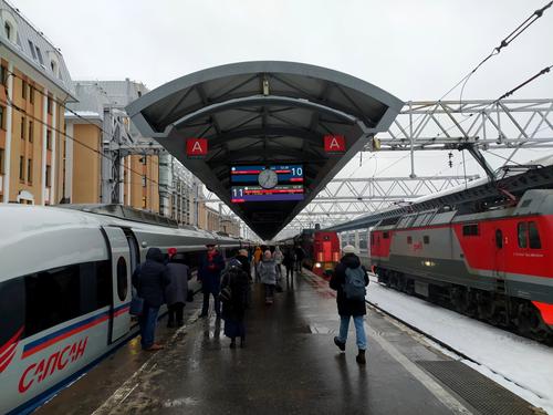Пассажиры Курского вокзала эвакуированы с цокольного этажа из-за человека с подозрительными предметами