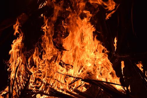 В Хабаровске два человека стали жертвами пожара в жилом доме