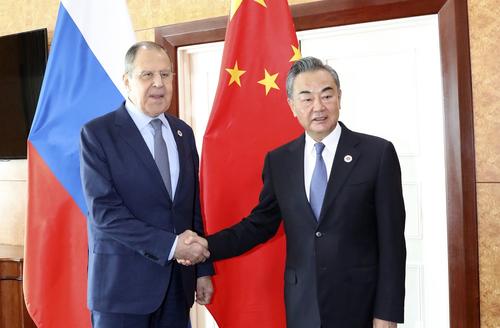 Лавров и Ван И выразили общее мнение о необходимости восстановления контактов России и Китая на высшем уровне