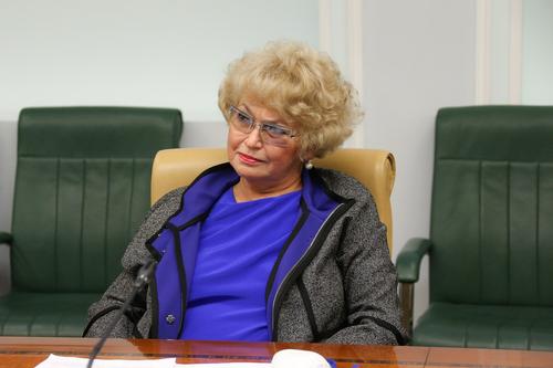Сенатор Нарусова назвала антиконституционными запреты и увольнения артистов из-за их позиции по СВО