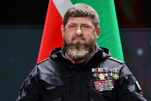 Кадырову присвоено звание Героя Чеченской Республики, учрежденное им самим