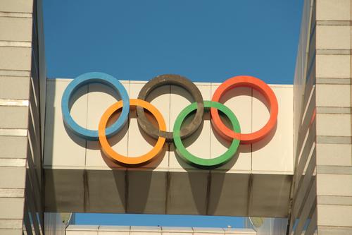 В МОК неоднозначно отреагировали на требования не допускать российских и белорусских спортсменов