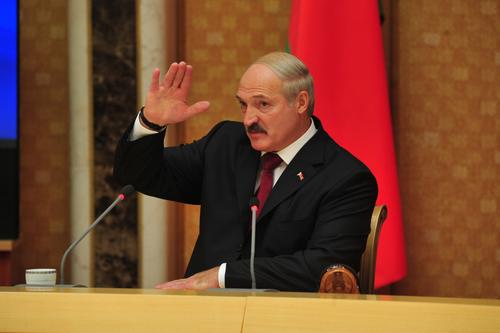 Лукашенко: Россия продолжает поставлять Белоруссии военную спецтехнику