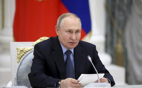 Путин: экономической безопасности нужно уделять серьезное внимание