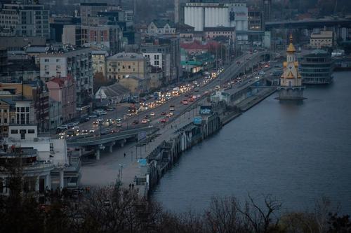 В Киеве произошел взрыв и вспыхнул пожар