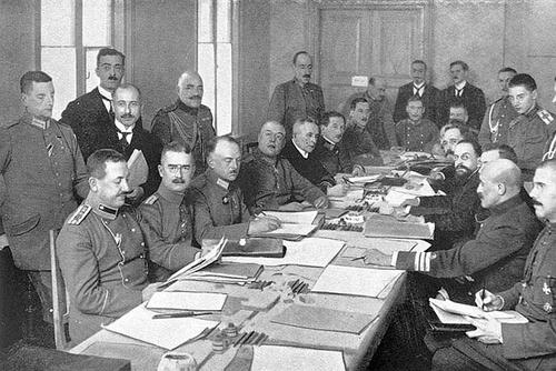 Исторические аналогии: не добитая в 1918 году Германия вернулась с войной через 33 года
