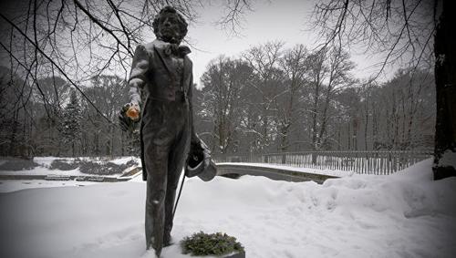 Рижская дума обсуждает снос памятника Пушкину