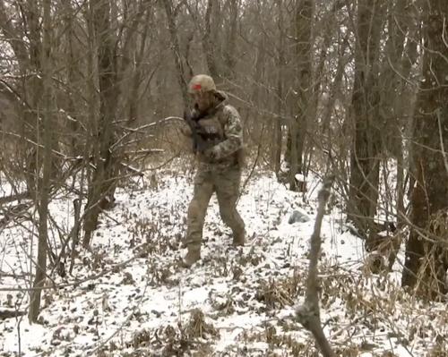 Российские военные лихо расправляются с дронами противника