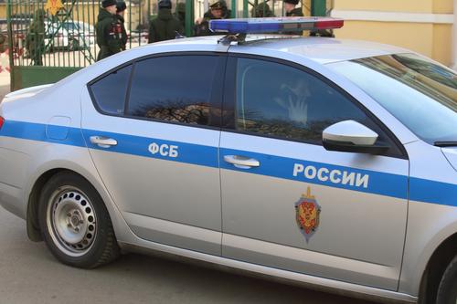 ФСБ опубликовала кадры расстрелянных украинскими диверсантами в Брянской области автомобилей