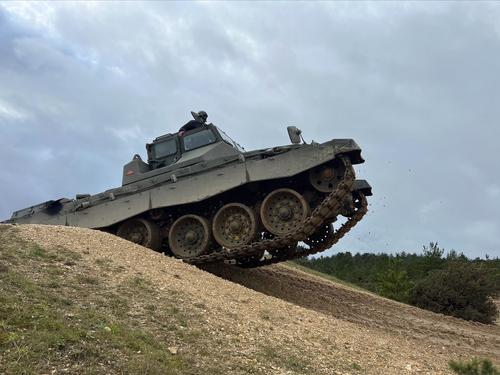 Посол Украины в Лондоне заявил, что Великобритания предоставит Киеву вдвое больше танков Challenger 2, чем обещала